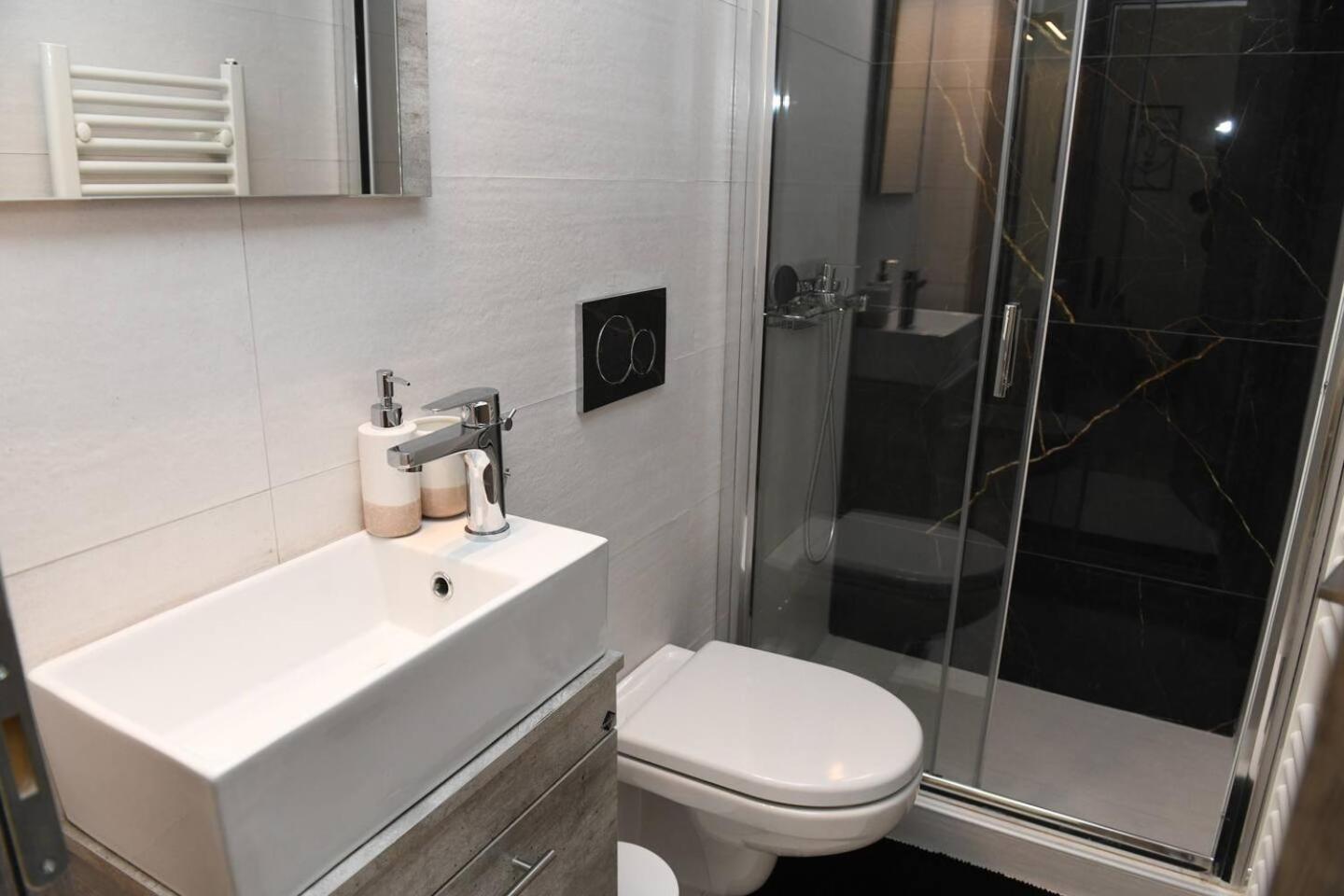 Konstantina Apartment เอเธนส์ ภายนอก รูปภาพ